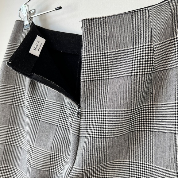 Bailey 44 Head Over Heels Plaid Pant - Picture 11 of 13